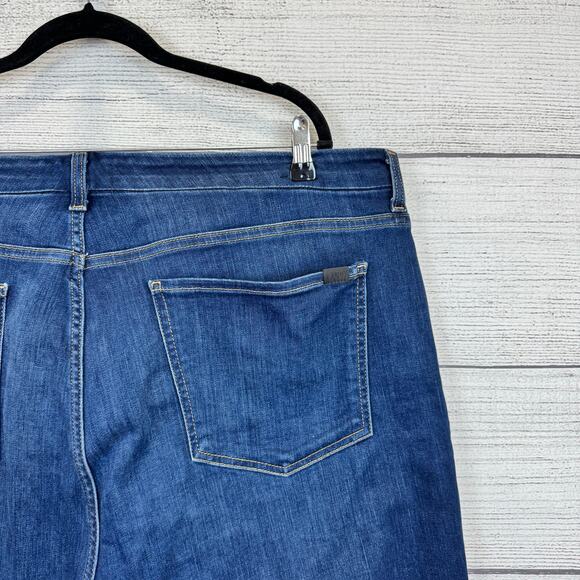 Jen7 By 7ForAllMankind Plus Size Dark Washed Bermuda Shorts Size 24 - Picture 3 of 8